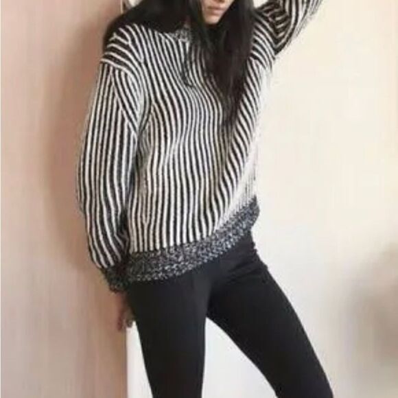 Elizabeth and James Chunky Crew Neck Sweater - Picture 6 of 6